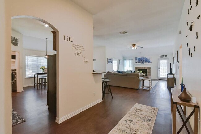 Building Photo - 4514 Ridgeway Dr