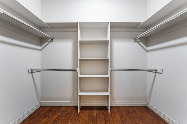 Building Photo - Charming 4-Bedroom Home in Rogers with Beautiful Natural Light!