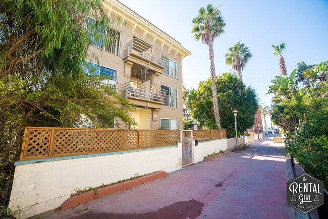 Building Photo - 26 Breeze Ave