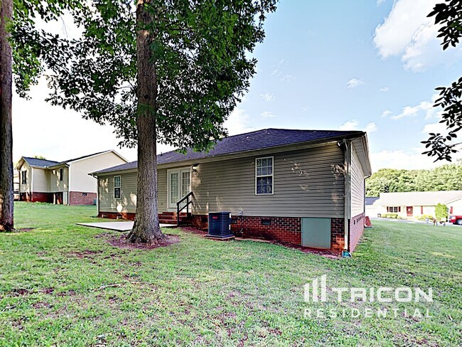 Building Photo - 657 Beavers Cove Ln NW