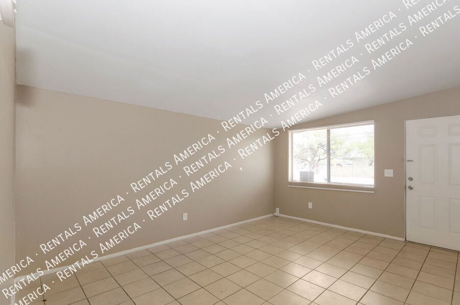 Building Photo - 404 E Yavapai Rd