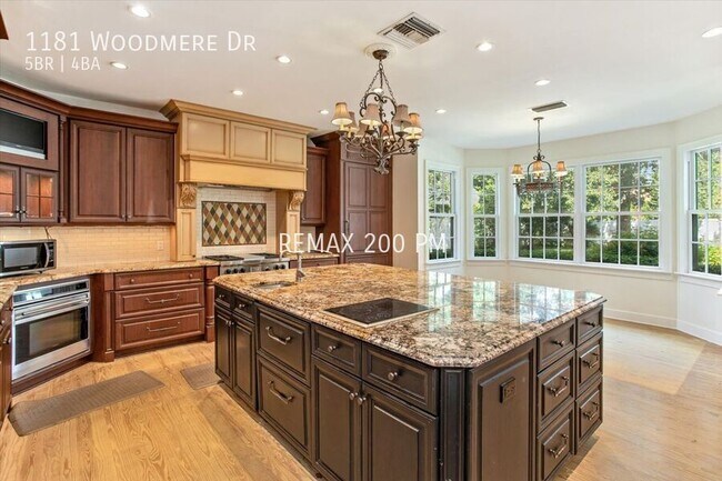 Building Photo - 1181 Woodmere Dr