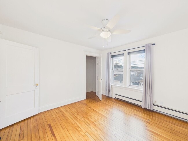 Building Photo - Adorable Single Family on Penn St