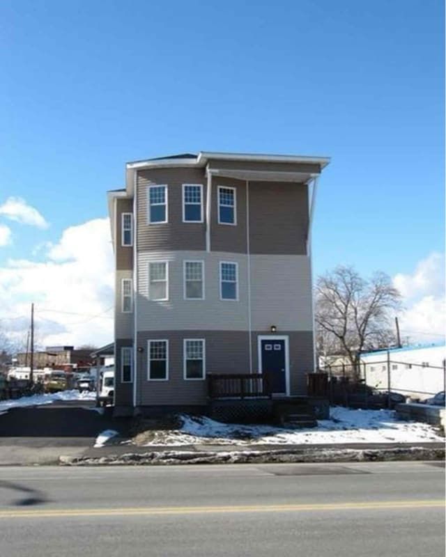 Building Photo - 539 Southbridge St