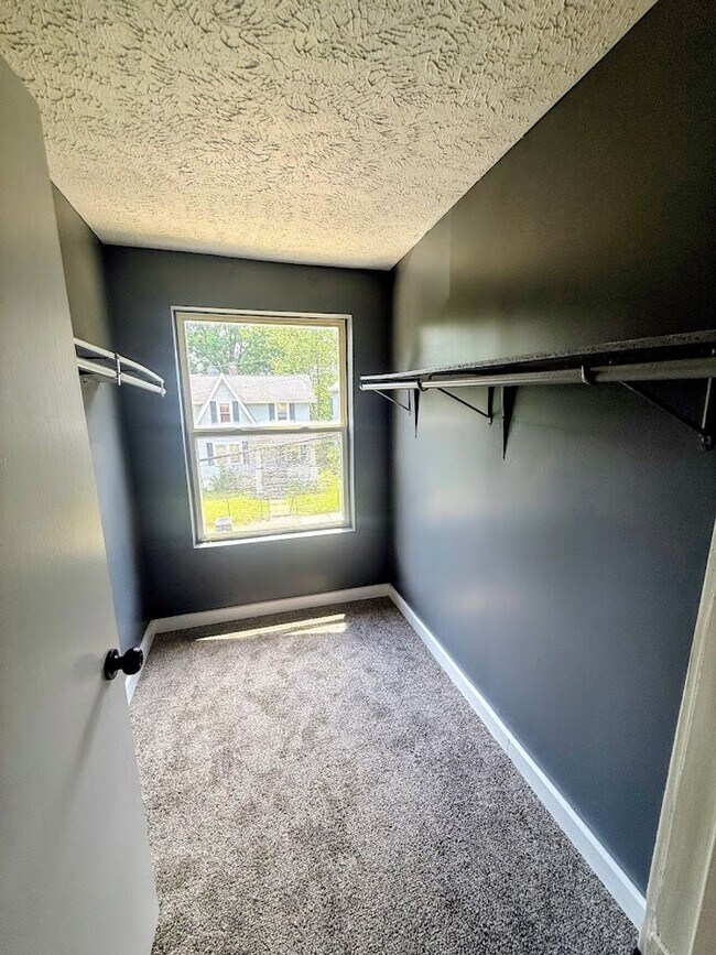 Building Photo - Three bedroom one bathroom single-family home for rent