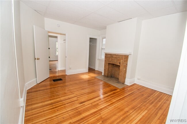 Building Photo - 118 Norwood Ave