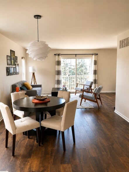 Building Photo - 3081 Promenade Cir