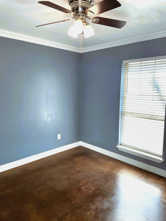 Building Photo - 713 Overlook Dr