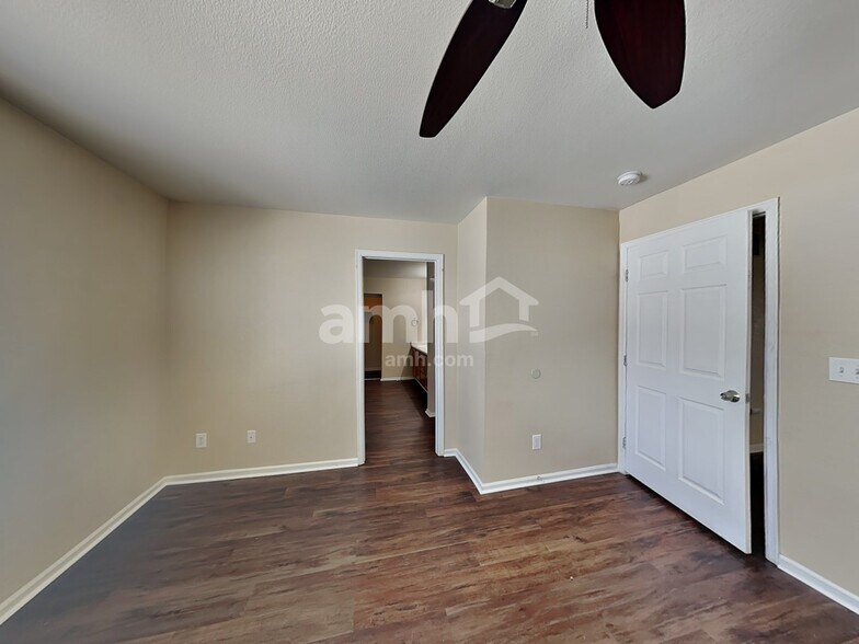 Building Photo - 21607 E 53rd Pl