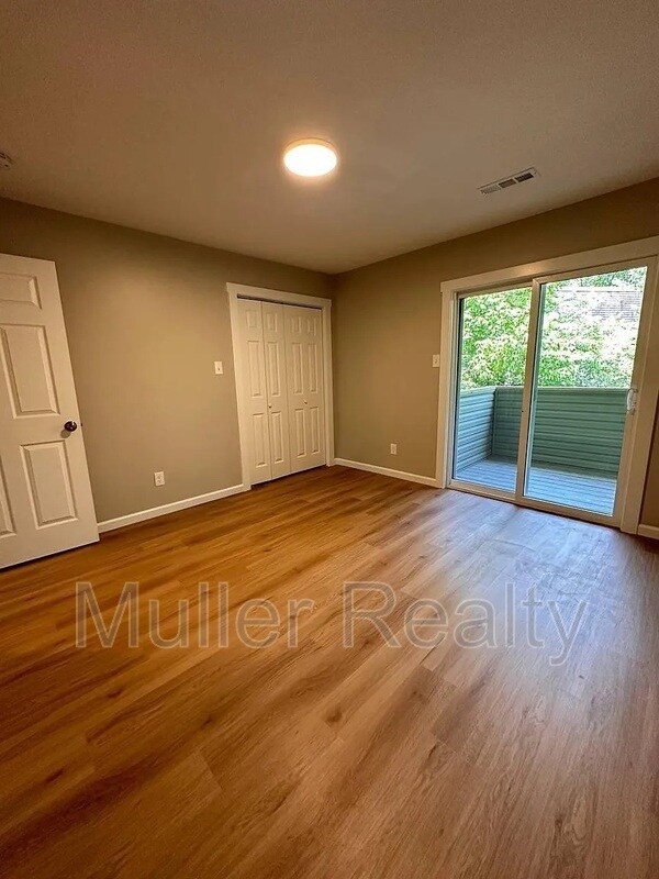 Building Photo - 3636 Old Valley View Dr