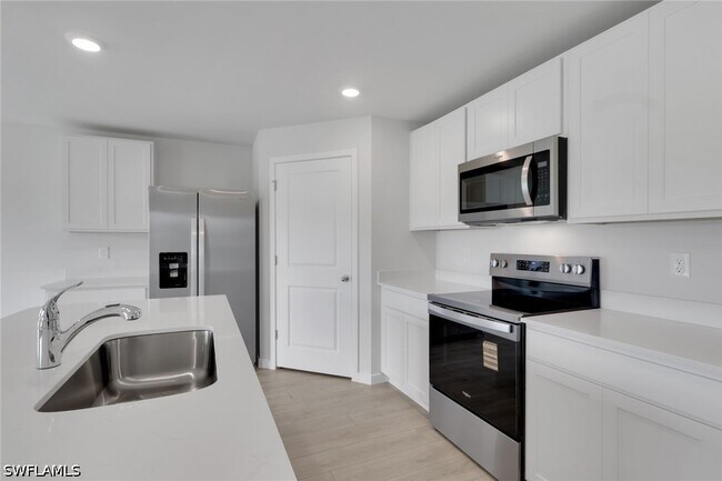 Building Photo - 533 Ilaria Ct
