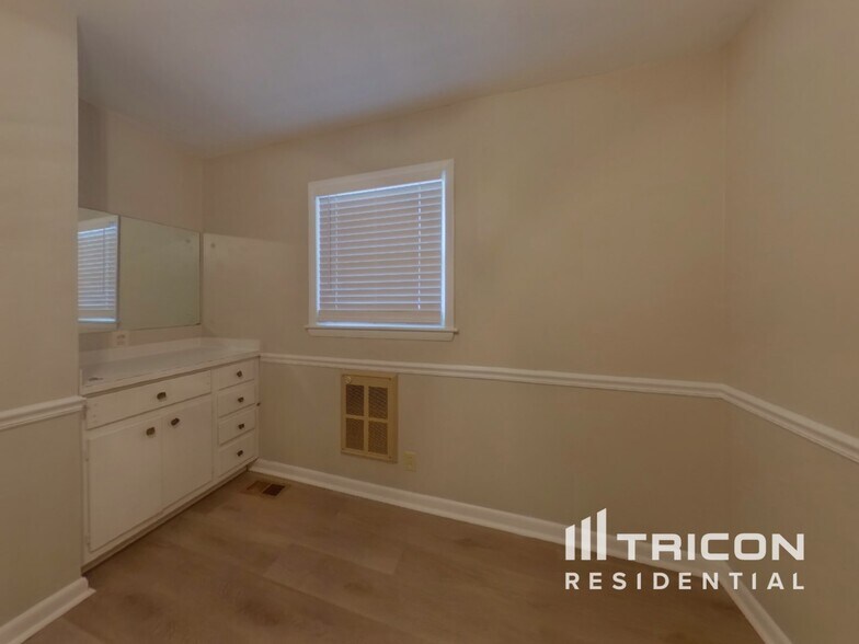 Building Photo - 2087 Meadowbrook Dr SW