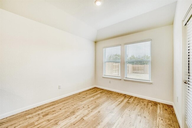 Building Photo - 1936 Bandito Bluff Pass