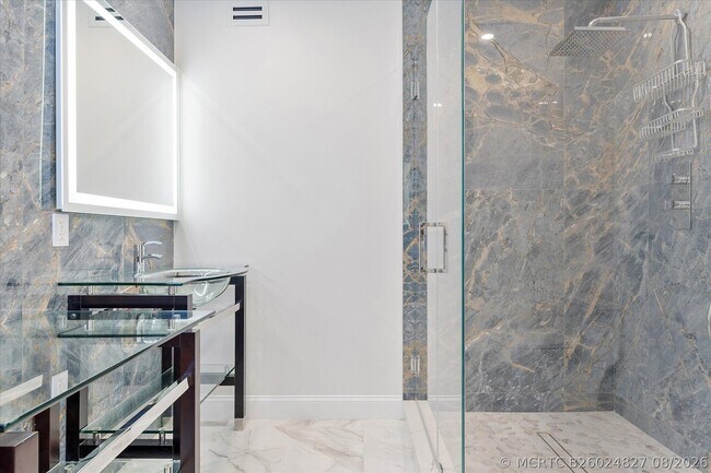 Building Photo - 207 Royal Palm Dr