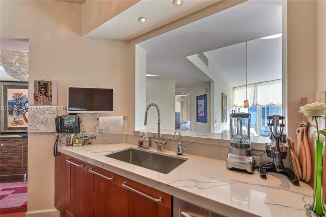Building Photo - 333 Las Olas Way