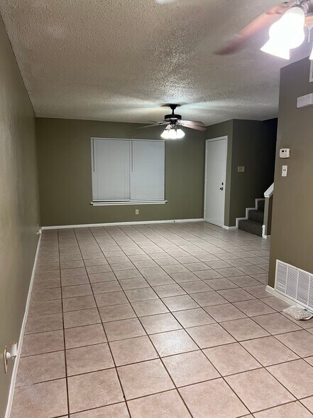 Building Photo - 901 Castle Heights Dr