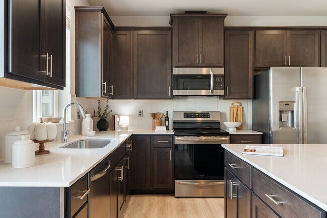 Building Photo - Spacious 3-Bed Townhome in Desirable Pond Community | Bothell - $3,200!!!