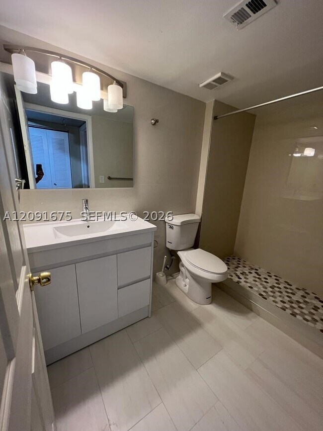 Building Photo - 9999 Summerbreeze Dr