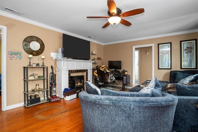 Building Photo - Coming Soon! 3 Bedroom 2 Bath 2 Carport Re...