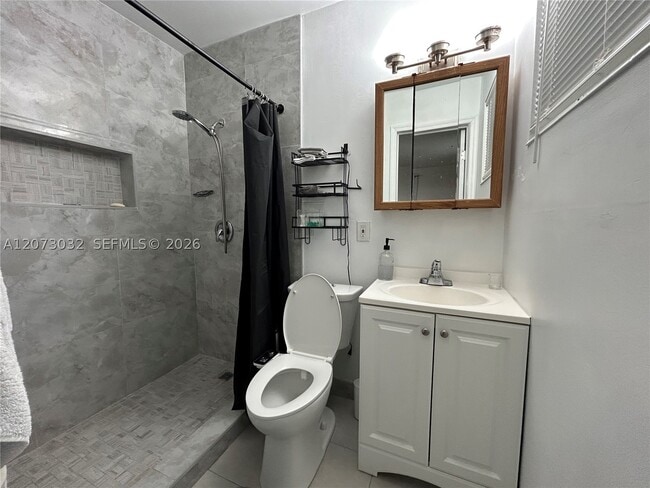 Building Photo - 571 SW 29th Ave