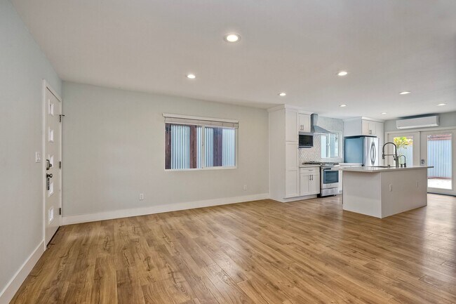 Building Photo - 348 La Mesa Ave