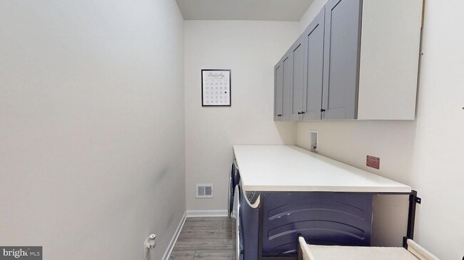 Building Photo - 10909 Meridian Hill Way