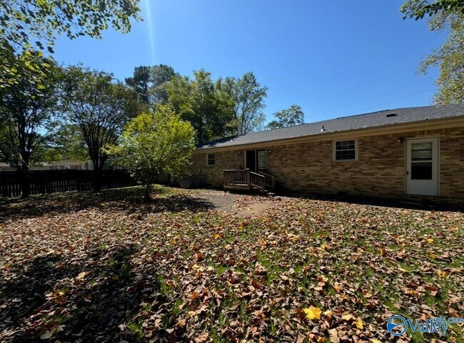 Building Photo - 10011 Strong Dr SE