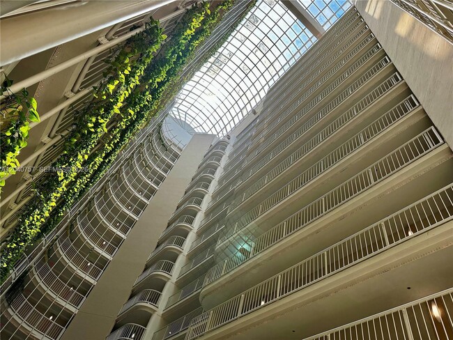 Building Photo - 1717 N Bayshore Dr