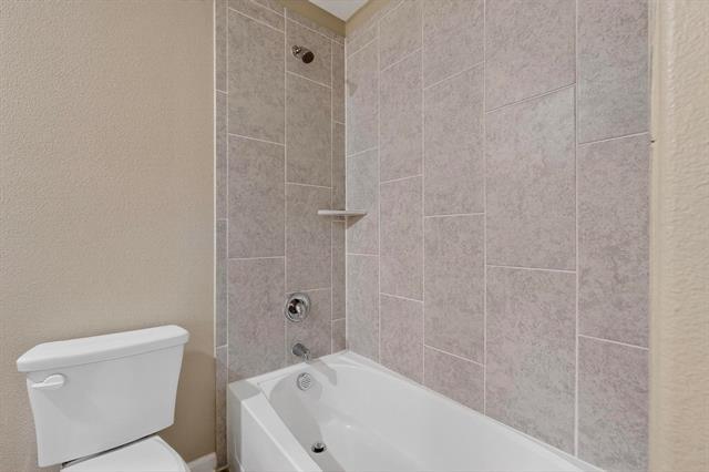 Building Photo - 305 Honeysuckle Ln