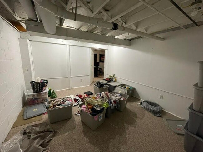 Building Photo - 3840 E 10th St