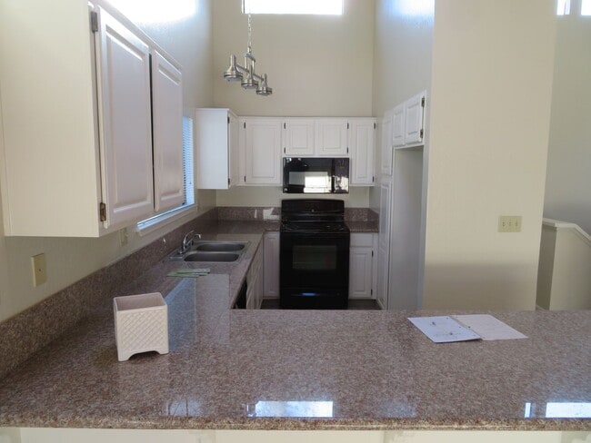 Building Photo - 3 bedroom, 2 bathroom in Scotts Valley