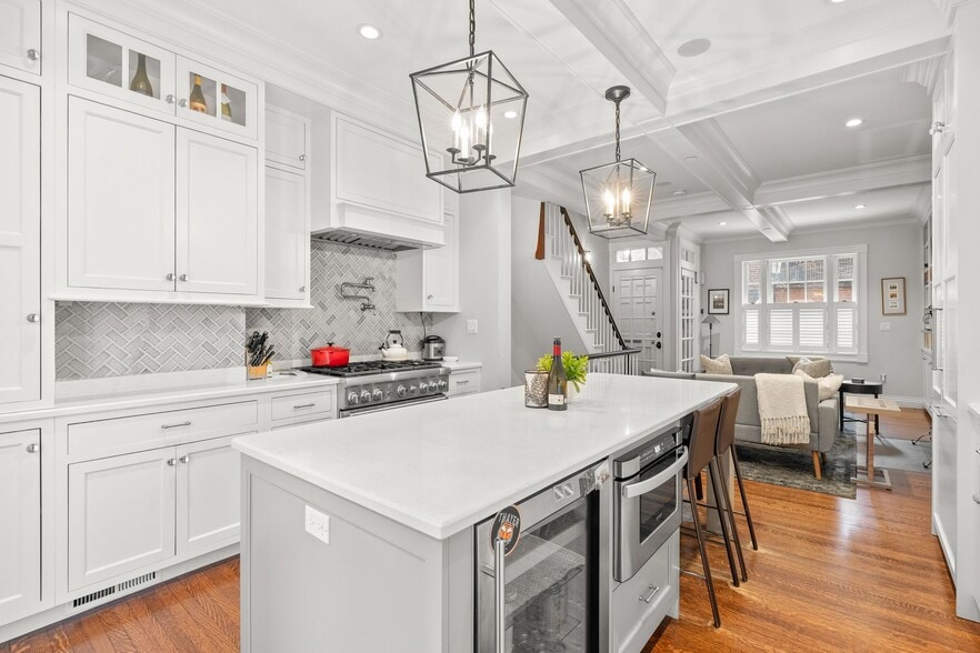 Building Photo - 7 Acorn St