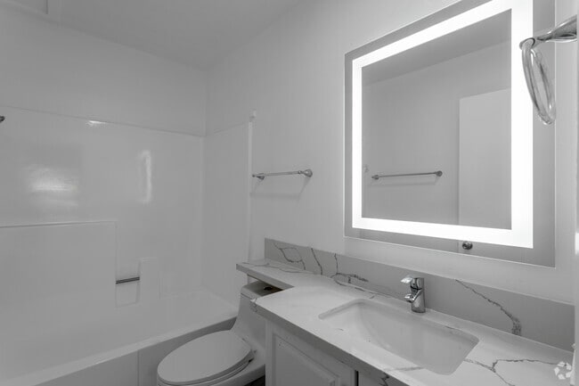 2BR, 2BA - 950 SF - Pebblebrook Apartments