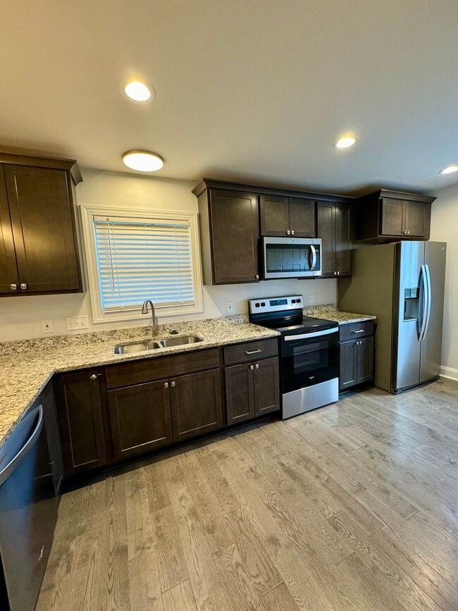 Building Photo - Like New Duplex for Rent