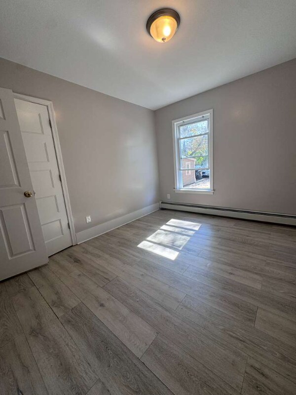 Building Photo - 267 Silver St