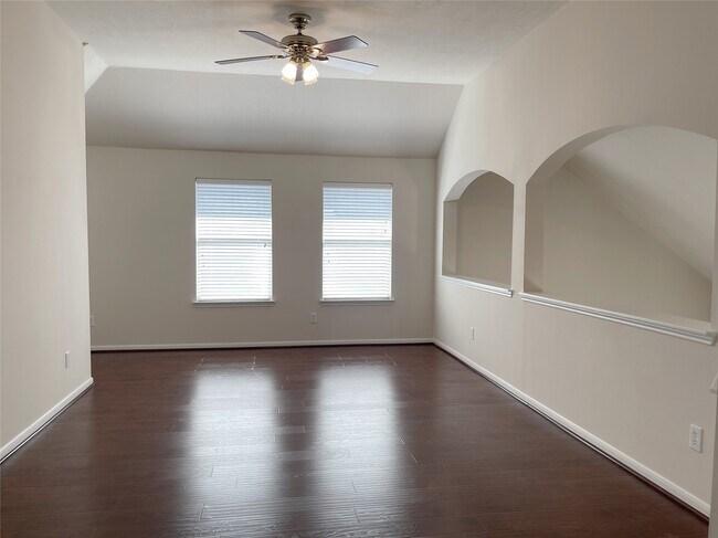 Building Photo - 2126 Winding Hollow Dr