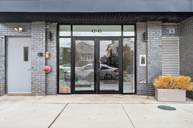 Building Photo - 43-45-45 W 32nd St