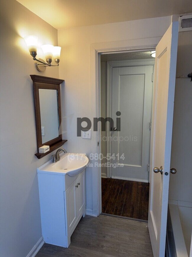 Building Photo - 1 W 28th St