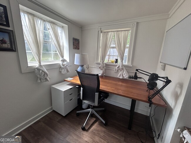 Building Photo - 601 Heard