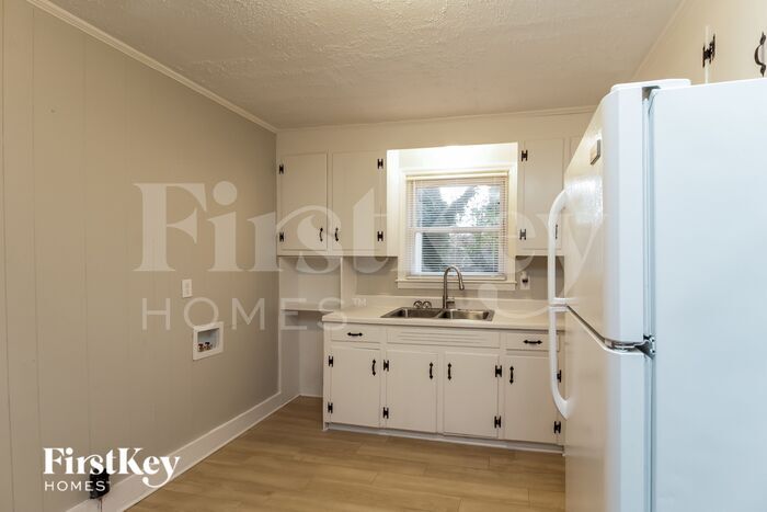 Building Photo - 2754 Mary Ave