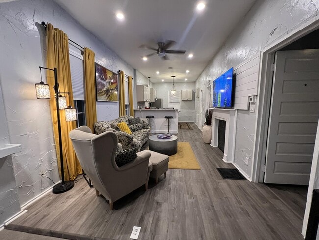 Building Photo - 1077 Hampton St NW