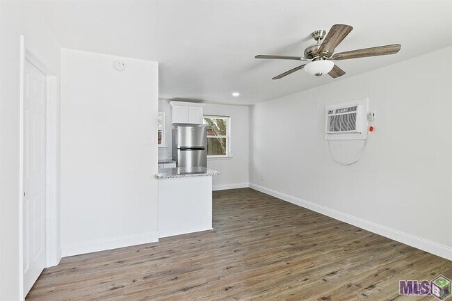 Building Photo - 212 Centerville St NE