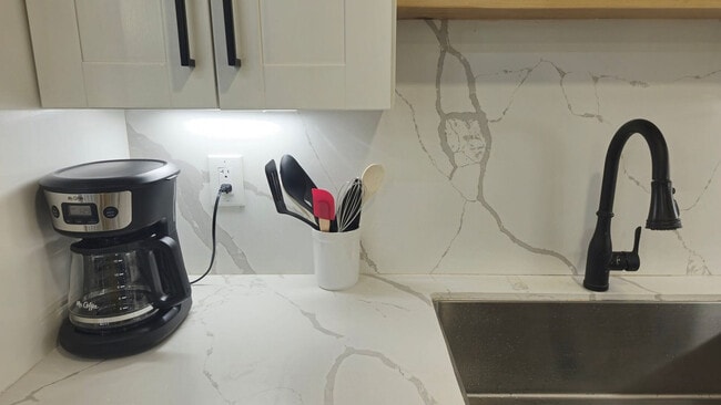 Building Photo - 1059 Gillespie Dr