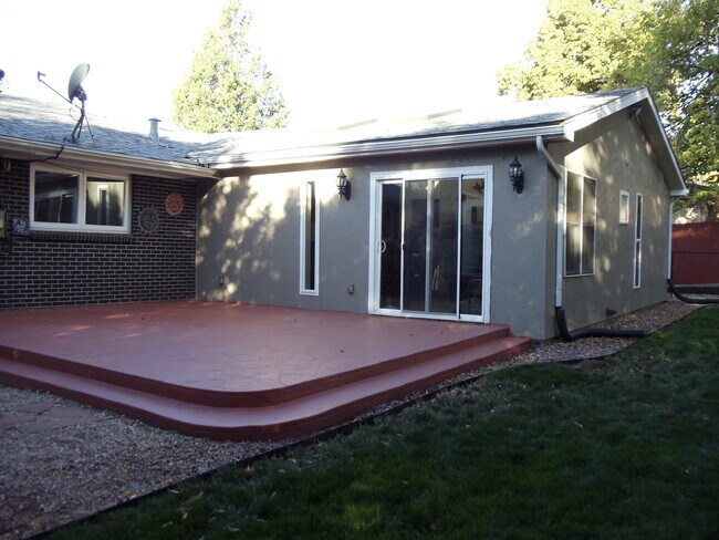 Building Photo - 2744 S Golden Way