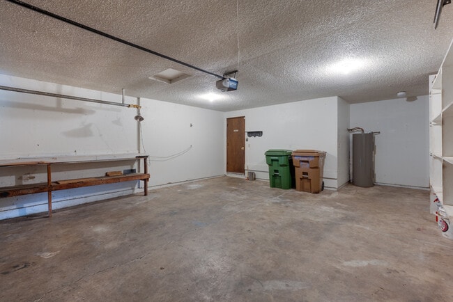Building Photo - THREE BEDROOM IN MINT VALLEY