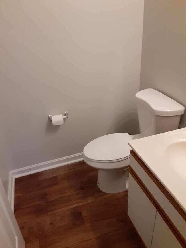 Building Photo - Gorgeous 2 Bedroom, 1 Bathroom Apartment at Millcreek Terrace