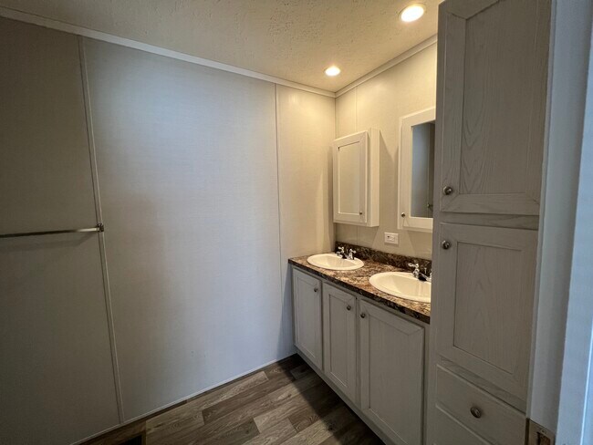 Building Photo - 203 Birch