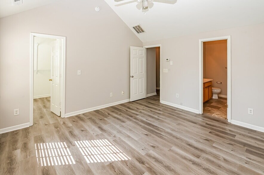 Building Photo - 1554 Kindred Cir NW