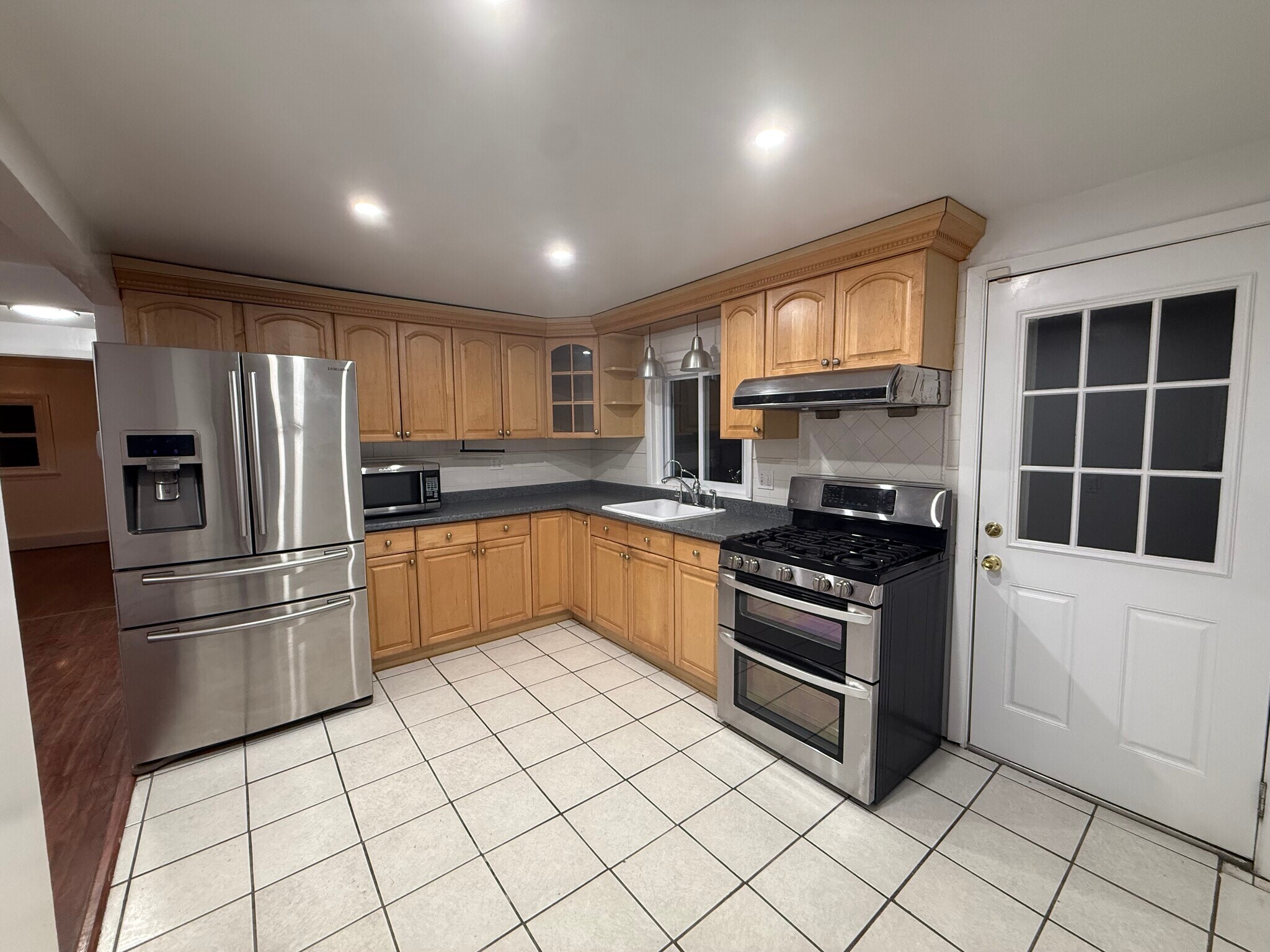 Building Photo - 7 Charles St