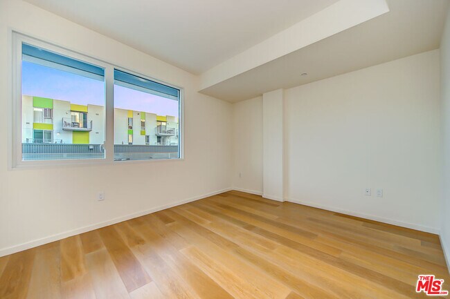 Building Photo - 1705 Ocean Ave